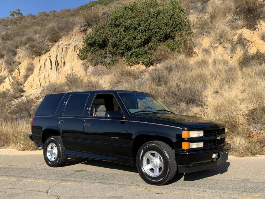  Chevrolet Tahoe Limited (GMT840) 2000 года  (фото 1 из 233)